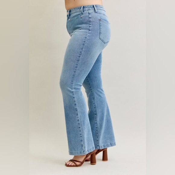 NEW🎉🎉Judy Blue Full Size Mid Rise Bootcut Jeans with Contrast Wash Plus Size - Picture 9 of 14
